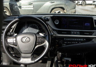 Подержанный автомобиль Lexus ES 2019 года (10 фото)