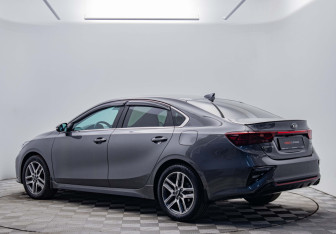 Подержанный автомобиль Kia Cerato Sedan 2021 года (3 фото)
