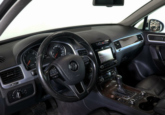 Подержанный автомобиль Volkswagen Touareg 2012 года (7 фото)