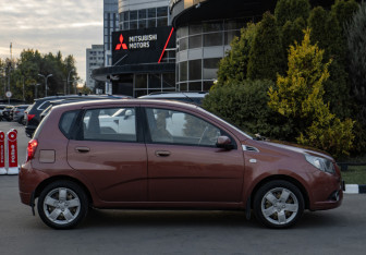 Подержанный автомобиль Chevrolet Aveo Hatchback 2011 года (3 фото)