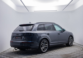 Подержанный автомобиль Audi Q7 2019 года (5 фото)