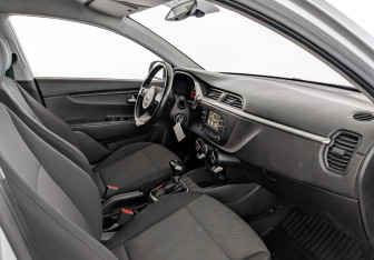 Подержанный автомобиль Kia Rio Hatchback 2021 года (11 фото)