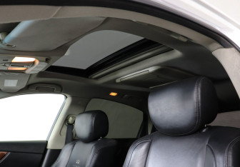 Подержанный автомобиль Infiniti FX 2010 года (17 фото)