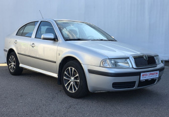 Подержанный автомобиль Skoda Octavia Liftback 2005 года (3 фото)
