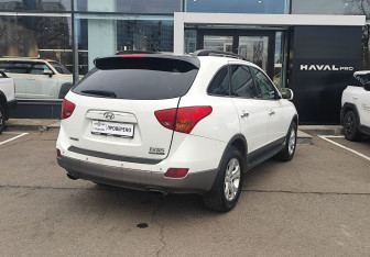 Подержанный автомобиль Hyundai ix55 2010 года (5 фото)