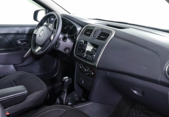 Подержанный автомобиль Renault Logan Sedan 2018 года (9 фото)