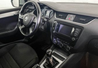 Подержанный автомобиль Skoda Octavia Liftback 2014 года (9 фото)