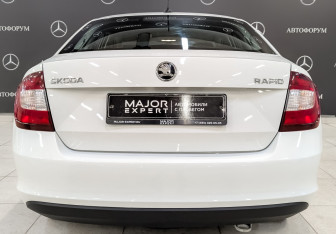 Подержанный автомобиль Skoda Rapid Liftback 2019 года (6 фото)