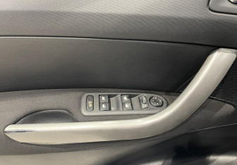 Подержанный автомобиль Peugeot 308 Hatchback 2008 года (17 фото)