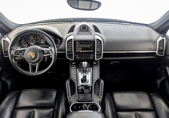 Подержанный автомобиль Porsche Cayenne 2017 года (14 фото)