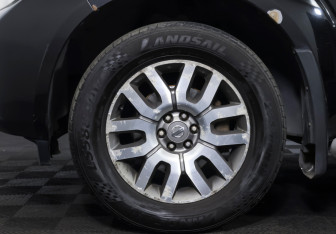 Подержанный автомобиль Nissan Pathfinder 2011 года (24 фото)