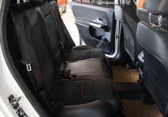 Подержанный автомобиль Mercedes-Benz GLB 2020 года (12 фото)