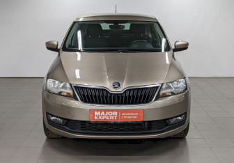 Подержанный автомобиль Skoda Rapid Liftback 2018 года (2 фото)