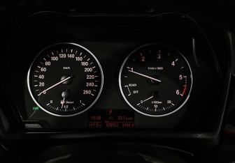 Подержанный автомобиль BMW X1 2017 года (13 фото)