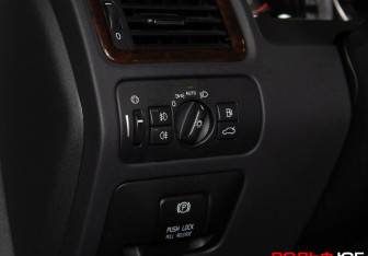 Подержанный автомобиль Volvo XC70 2013 года (20 фото)