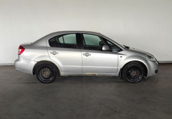 Подержанный автомобиль Suzuki SX4 Sedan 2008 года (8 фото)