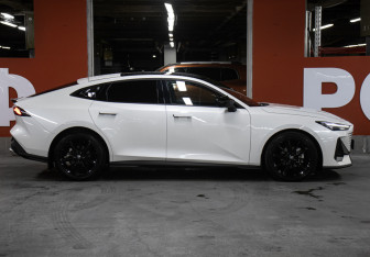 Подержанный автомобиль Changan UNI-V 2023 года (4 фото)