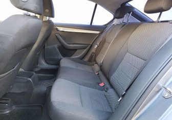 Подержанный автомобиль Skoda Octavia Liftback 2015 года (11 фото)