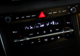 Подержанный автомобиль Kia Carnival 2021 года (19 фото)