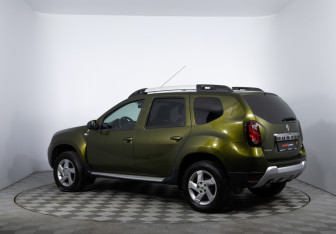 Подержанный автомобиль Renault Duster 2017 года (7 фото)