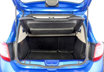 Подержанный автомобиль Renault Sandero 2014 года (10 фото)