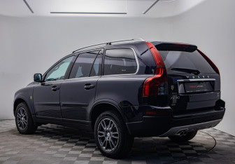 Подержанный автомобиль Volvo XC90 2006 года (7 фото)
