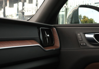 Подержанный автомобиль Volvo XC60 2020 года (27 фото)