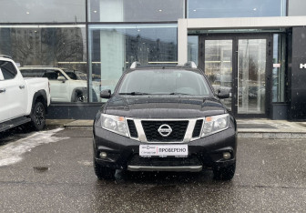 Подержанный автомобиль Nissan Terrano 2015 года (2 фото)