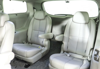 Подержанный автомобиль Kia Carnival 2019 года (10 фото)