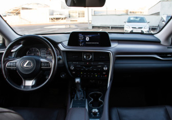 Подержанный автомобиль Lexus RX 2019 года (15 фото)