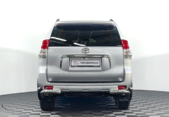 Подержанный автомобиль Toyota Land Cruiser Prado 2012 года (6 фото)