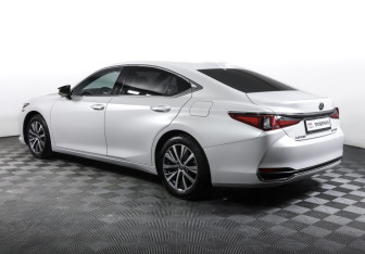 Подержанный автомобиль Lexus ES 2020 года (7 фото)