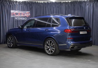 Подержанный автомобиль BMW X7 2019 года (7 фото)