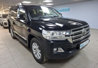 Подержанный автомобиль Toyota Land Cruiser Suv 2019 года (3 фото)