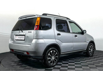 Подержанный автомобиль Suzuki Ignis 2005 года (5 фото)