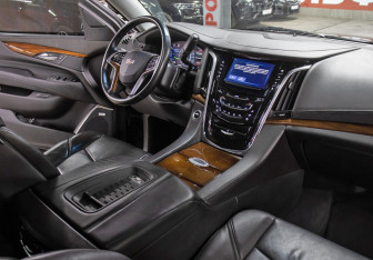 Подержанный автомобиль Cadillac Escalade Suv 2016 года (11 фото)