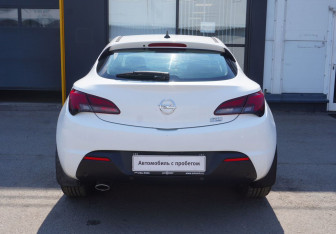 Подержанный автомобиль Opel Astra Hatchback 2013 года (6 фото)