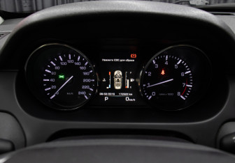 Подержанный автомобиль Land Rover Discovery Sport 2015 года (13 фото)