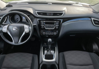 Подержанный автомобиль Nissan Qashqai 2015 года (12 фото)