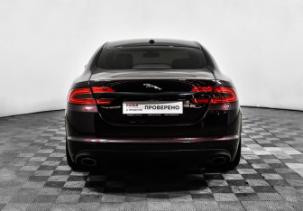 Подержанный автомобиль Jaguar XF Sedan 2011 года (6 фото)