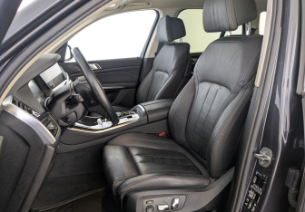 Подержанный автомобиль BMW X5 2019 года (18 фото)