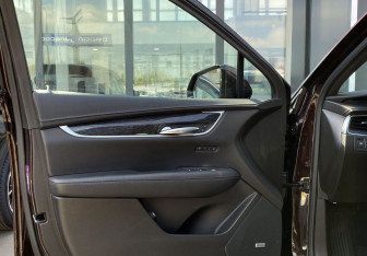 Подержанный автомобиль Cadillac XT5 2021 года (21 фото)