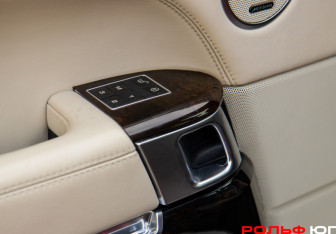 Подержанный автомобиль Land Rover Range Rover 2014 года (21 фото)