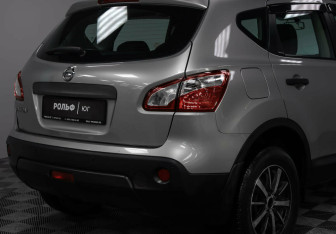 Подержанный автомобиль Nissan Qashqai 2012 года (6 фото)