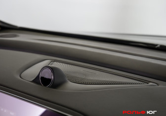 Подержанный автомобиль Voyah Dream 2023 года (17 фото)