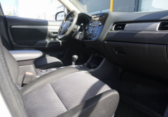 Подержанный автомобиль Mitsubishi Outlander 2013 года (11 фото)