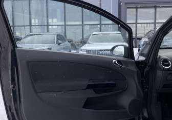 Подержанный автомобиль Opel Corsa 2008 года (16 фото)