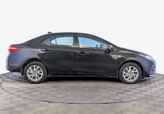 Подержанный автомобиль Toyota Corolla Sedan 2017 года (4 фото)