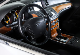 Подержанный автомобиль Infiniti M Sedan 2007 года (15 фото)