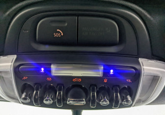 Подержанный автомобиль MINI Cabrio 2019 года (27 фото)